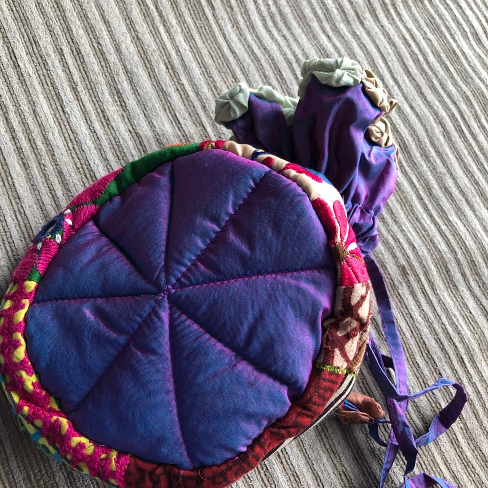 🚨Vintage Bag🚨Silk Embroidery Bag - Picture 3 of 3